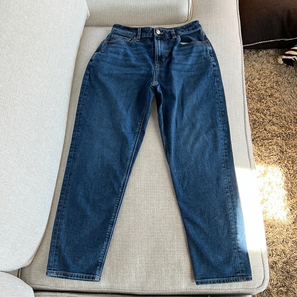 American Eagle size 2 Mom jeans!